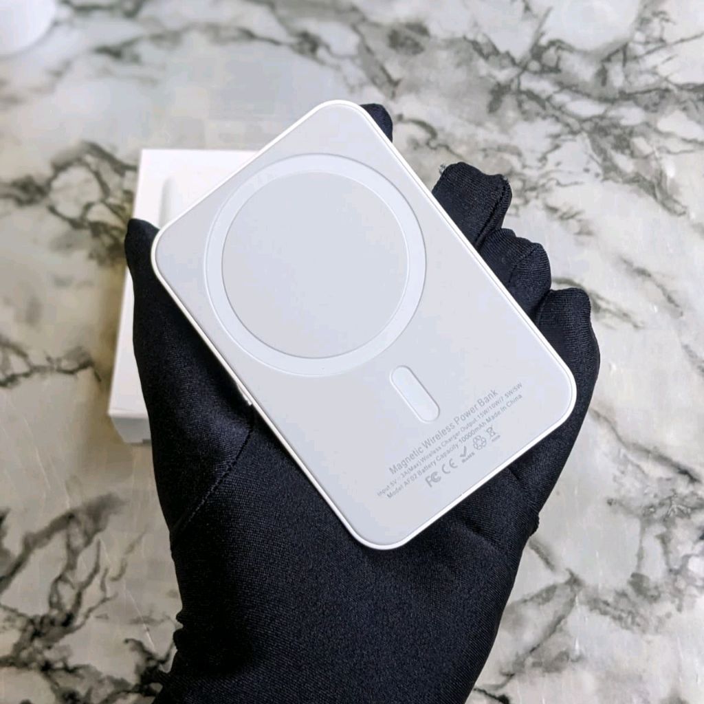 10,000mAh Magnetic Wireless Power Bank – Snap & Charge On the Go